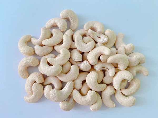Hạt điều nhân trắng WW180 - Cashew Phước Bình - Công Ty Cổ Phần Xuất Nhập Khẩu Sản Xuất Và Chế Biến Hạt Điều TTH